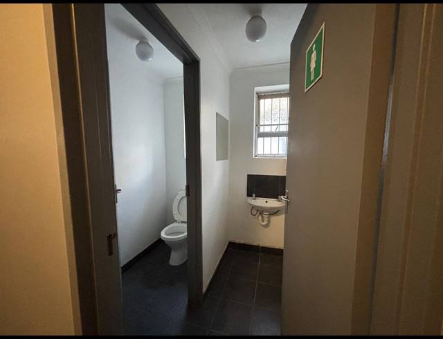 1,054M² FACTORY TO LET IN ATLAS GARDENS